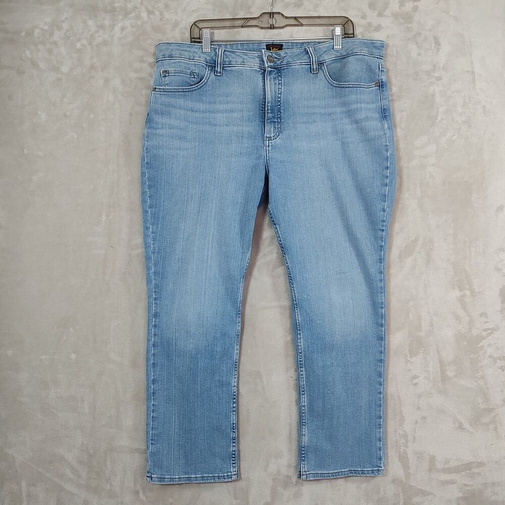 Lee Women's Mid-Rise Straight Leg Jeans Light Wash Size 18S Very Good Comdition